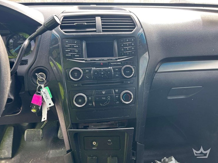 2016-ford-explorer-image-13