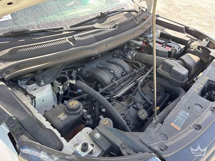 2016-ford-explorer-image-8