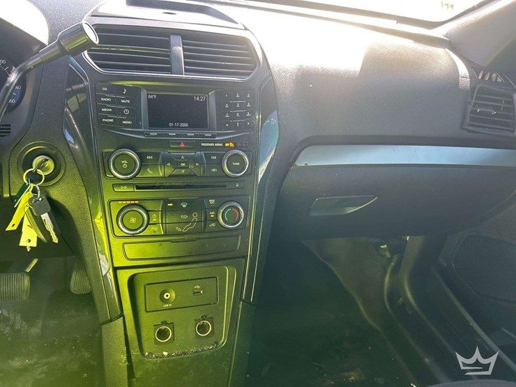 2016-ford-explorer-image-15