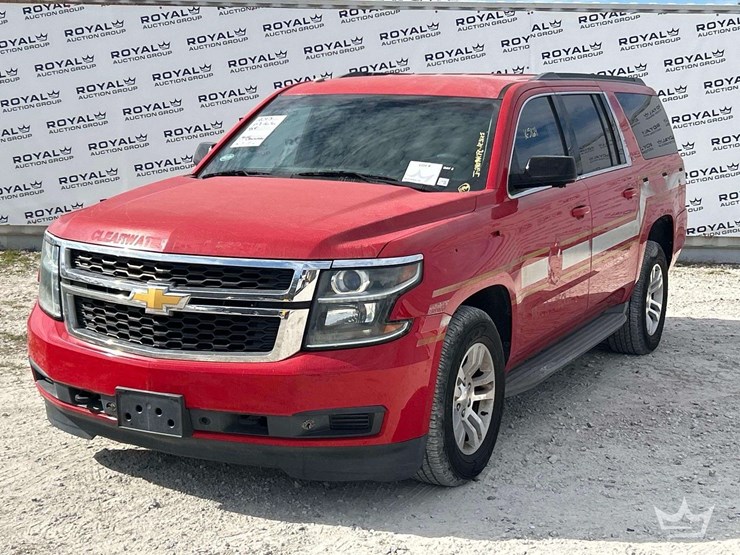 2015-chevrolet-suburban-image-1