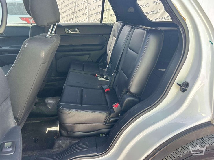 2016-ford-explorer-image-16