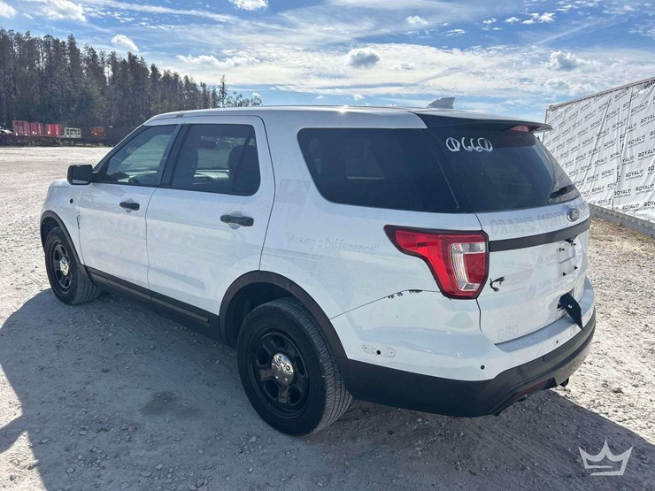 2016-ford-explorer-image-4