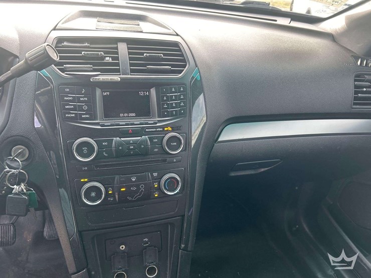 2016-ford-explorer-image-15