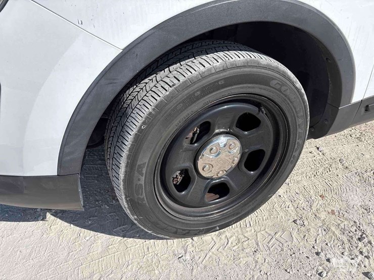 2016-ford-explorer-image-25