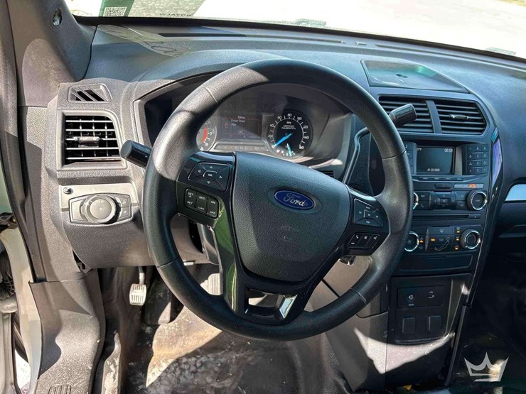 2016-ford-explorer-image-13