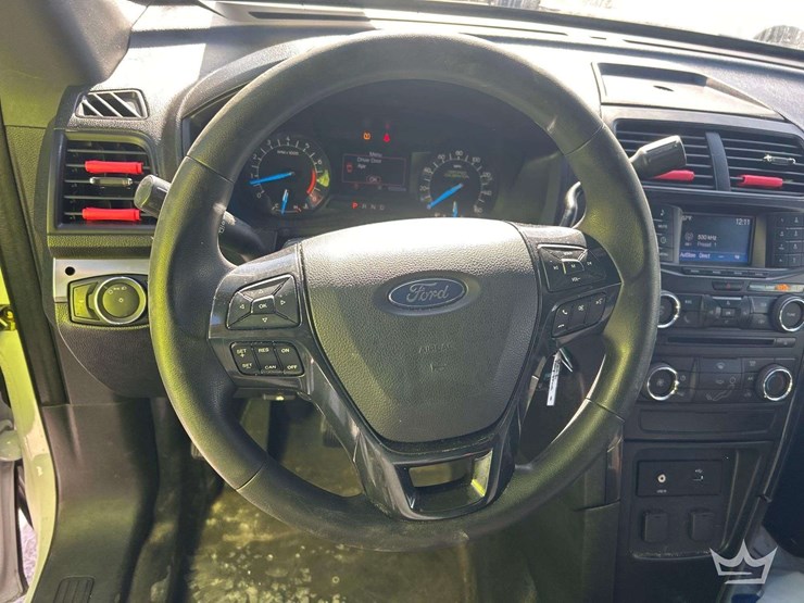 2016-ford-explorer-image-11