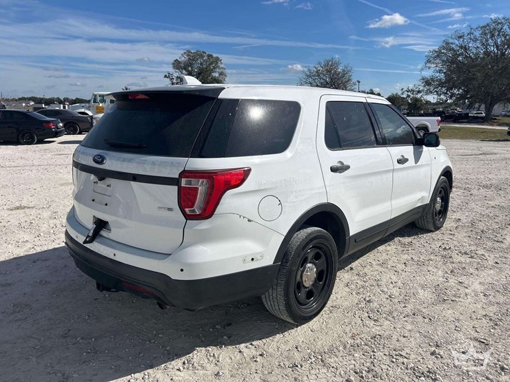 2016-ford-explorer-image-3