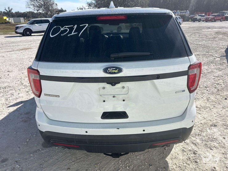 2016-ford-explorer-image-19