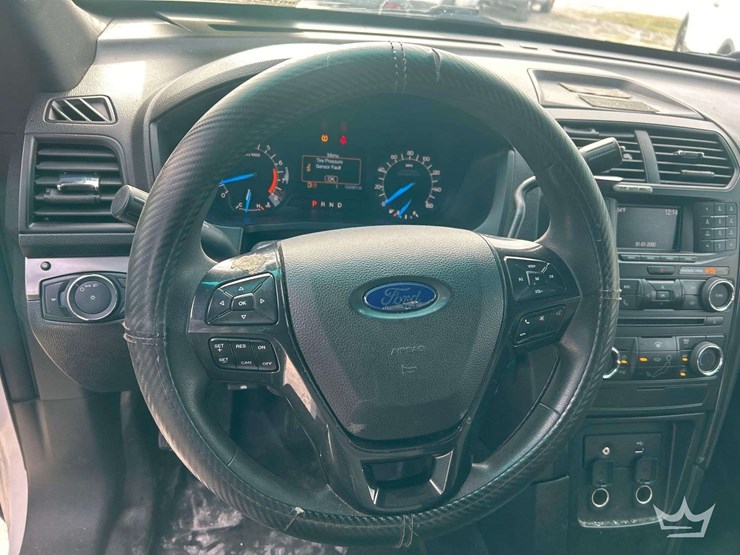 2016-ford-explorer-image-13