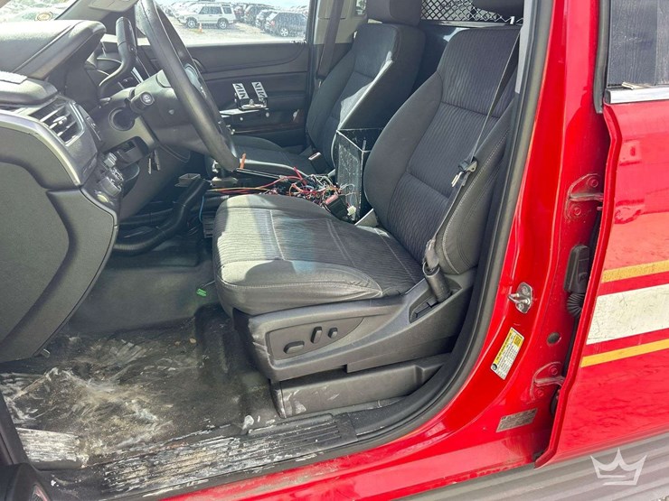 2015-chevrolet-suburban-image-12