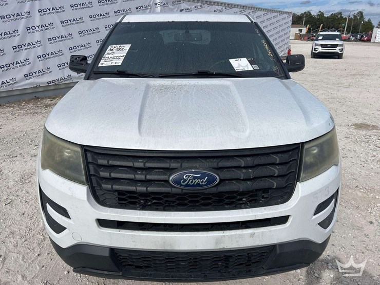 2016-ford-explorer-image-22