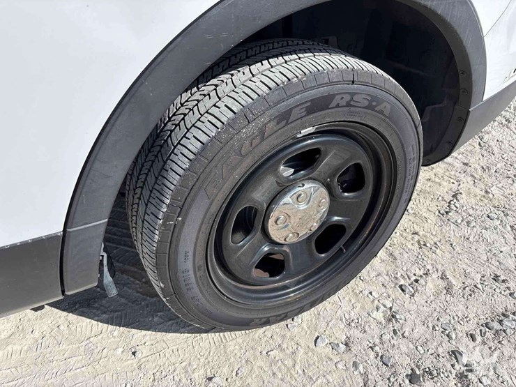 2016-ford-explorer-image-26