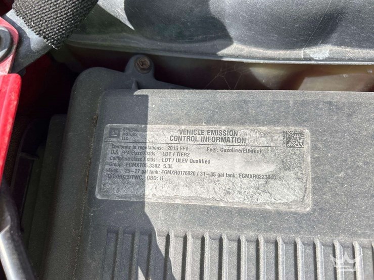 2015-chevrolet-suburban-image-9