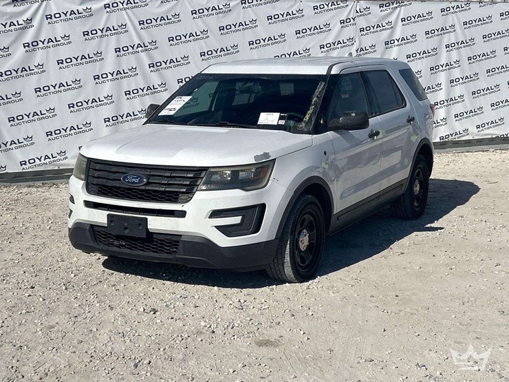 2016-ford-explorer-image-1
