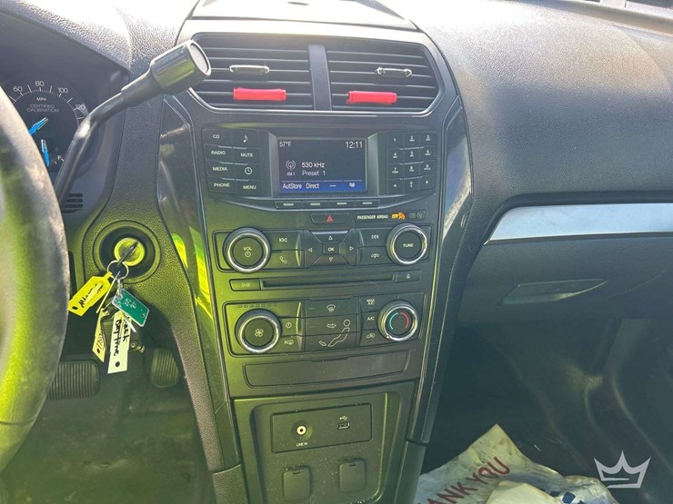 2016-ford-explorer-image-15