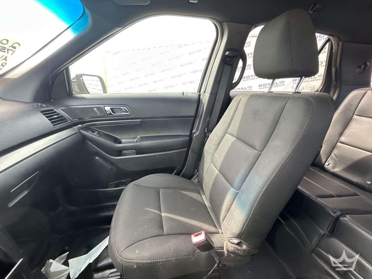 2016-ford-explorer-image-14