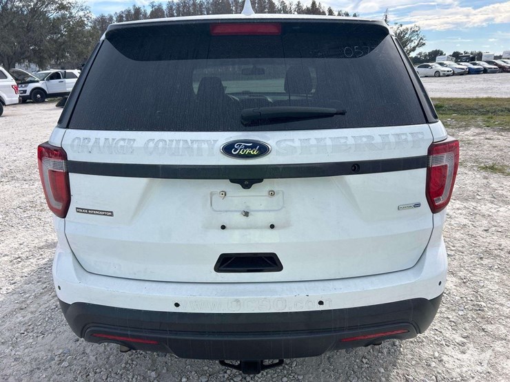 2016-ford-explorer-image-19