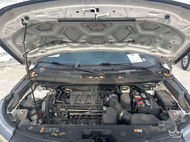 2016-ford-explorer-image-9