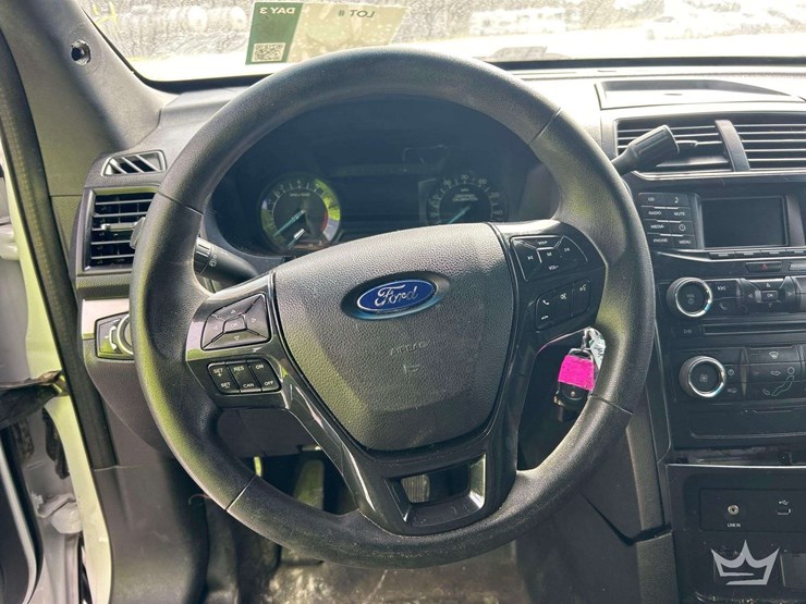 2016-ford-explorer-image-12