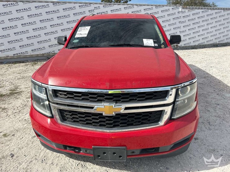 2015-chevrolet-suburban-image-22