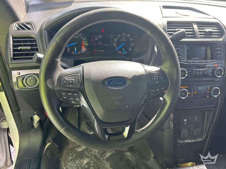 2016-ford-explorer-image-11