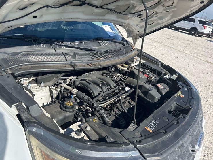 2016-ford-explorer-image-8