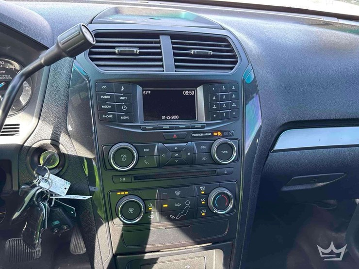 2016-ford-explorer-image-17