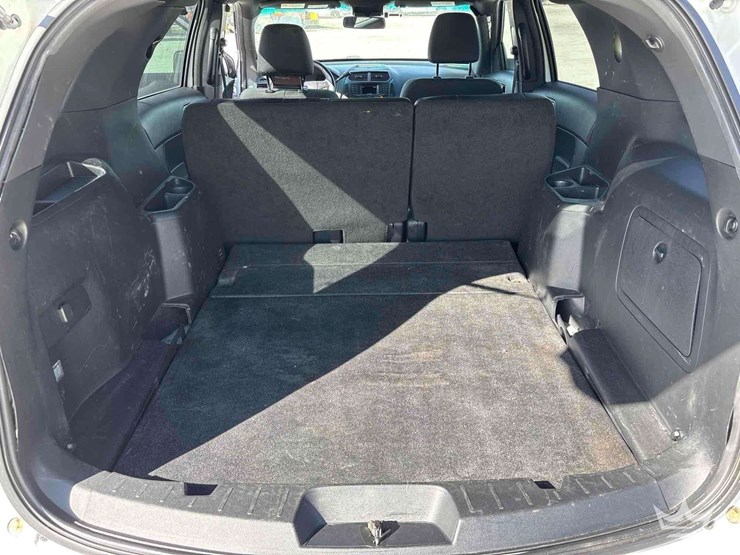 2016-ford-explorer-image-24