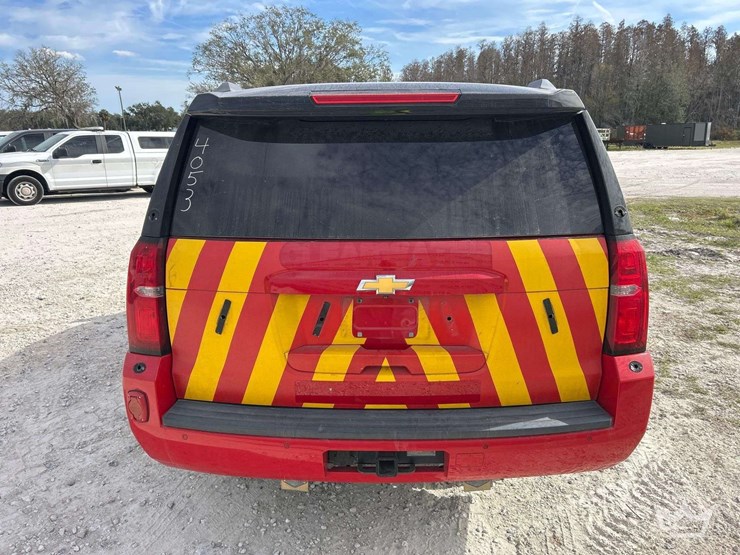 2015-chevrolet-suburban-image-21