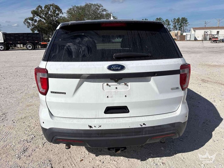 2016-ford-explorer-image-27