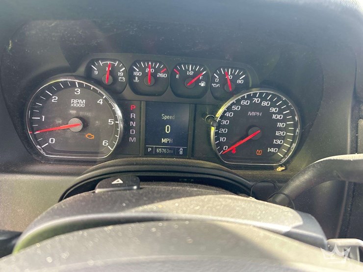 2015-chevrolet-suburban-image-11