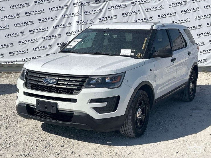 2016-ford-explorer-image-1