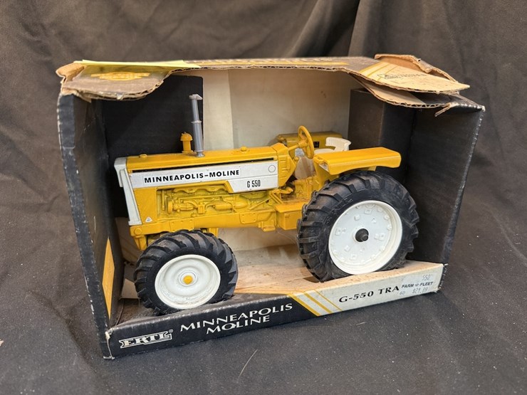 ertl-minneapolis-moline-g550-image-1