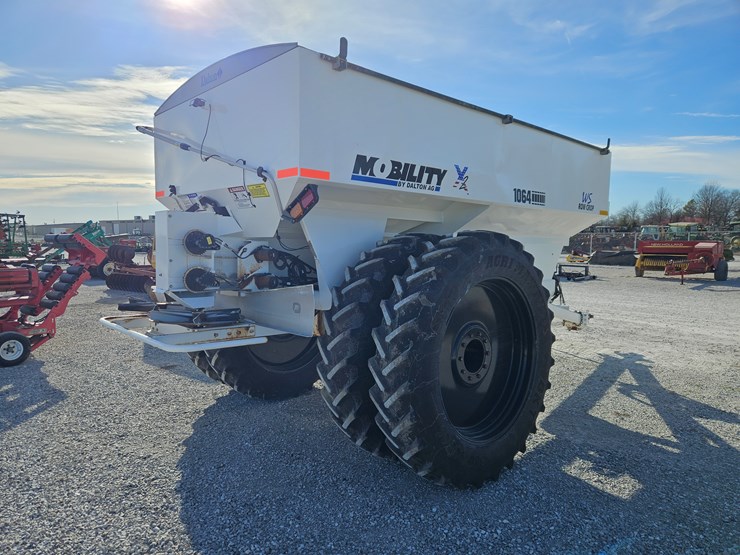 #205214-•-2023-dalton-ag-products-1064-fert-spreader-image-9