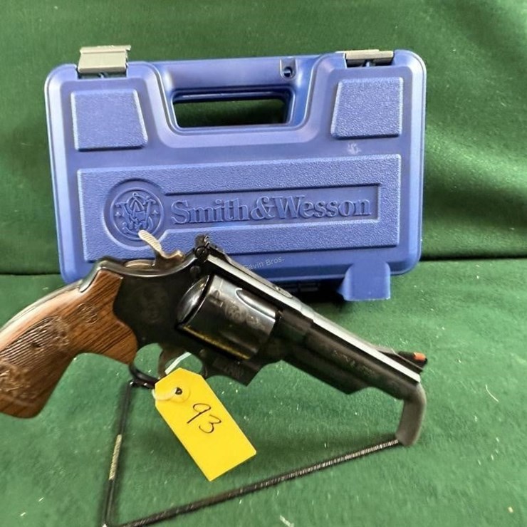 NIB Smith & Wesson Mdl.29-10 44mag Revolver