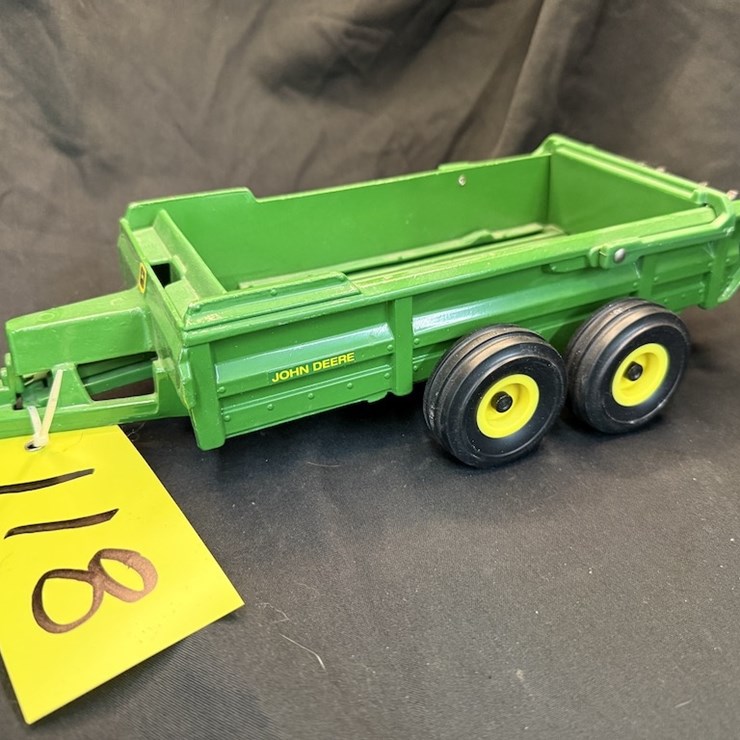 Ertl John Deere Spreader