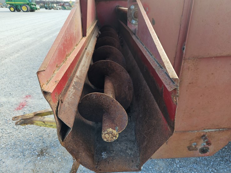 #205212-•-schuler-4x10-feed-wagon-image-9