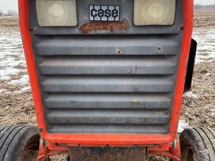 case-222-78-lawn-and-garden-tractor-w/-mower-deck-and-snow-blower-image-10