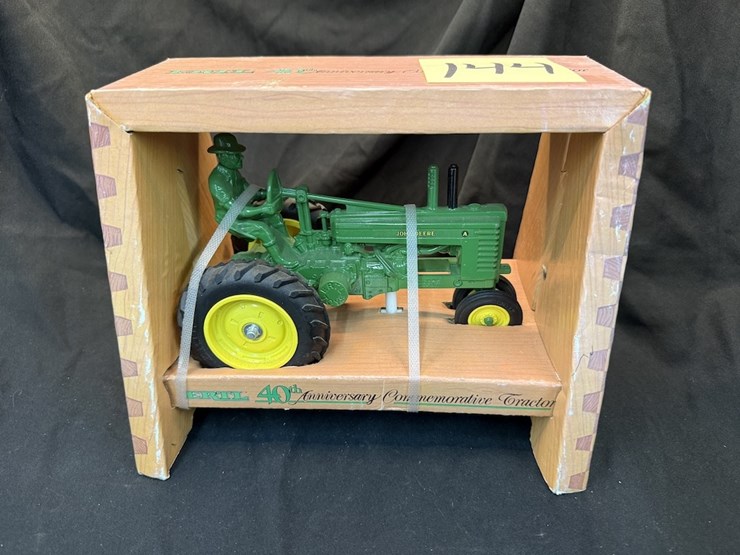 ertl-john-deere-model-a-image-1