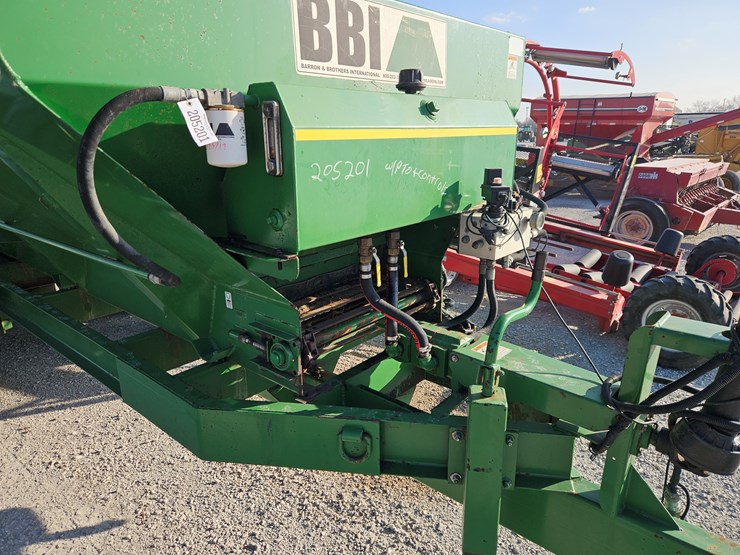 #205201-•-bbi-20-litter-spreader-image-13