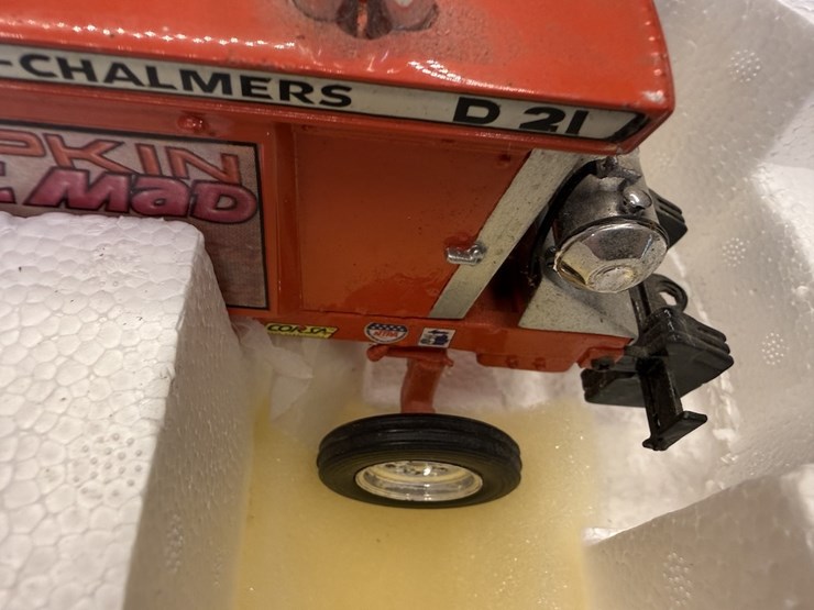 speccast-allis-chalmer-d-21-pulling-tractor-image-7