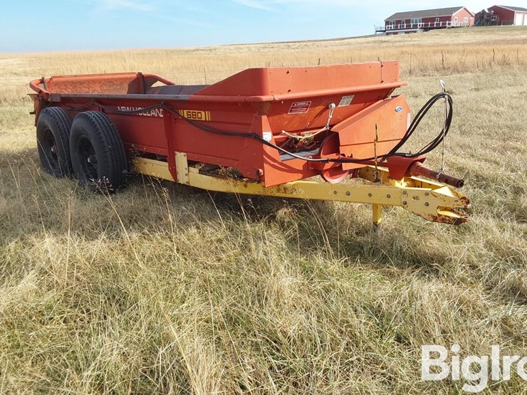 new-holland-680-image-3