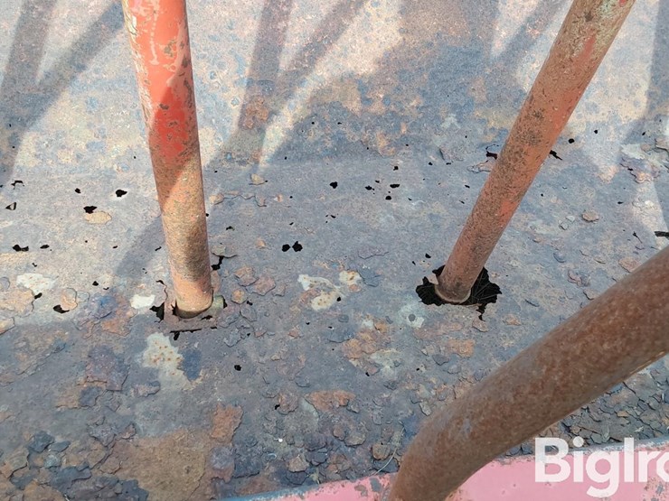 apache-wfw24a2-24'-feeder-wagon-image-15