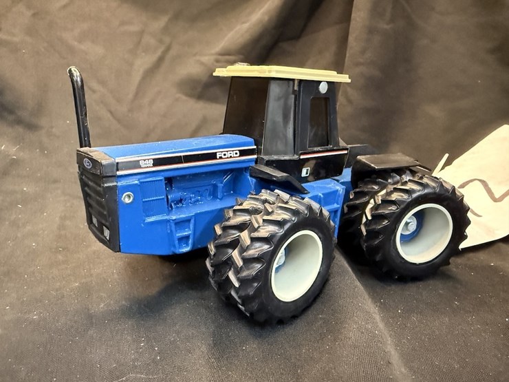 ertl-ford-846-versatile-image-2