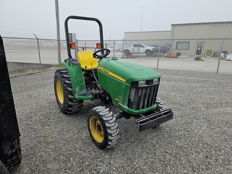 john-deere-3032e-image-16