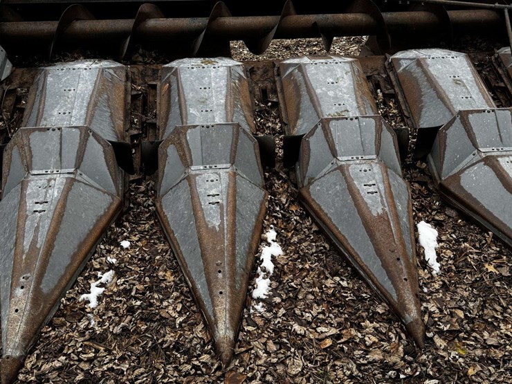 deutz-allis-6-row-corn-head-w/ac-pickup-reel-attachment-image-31