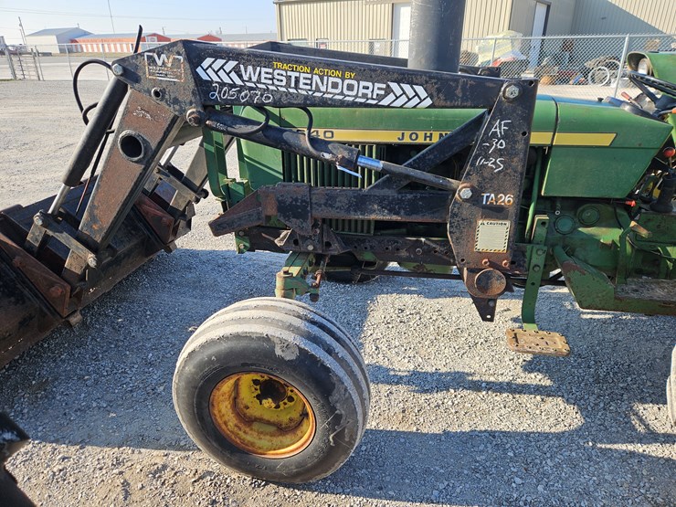 john-deere-2640-image-18