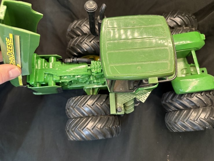 ertl-john-deere-9020-image-3