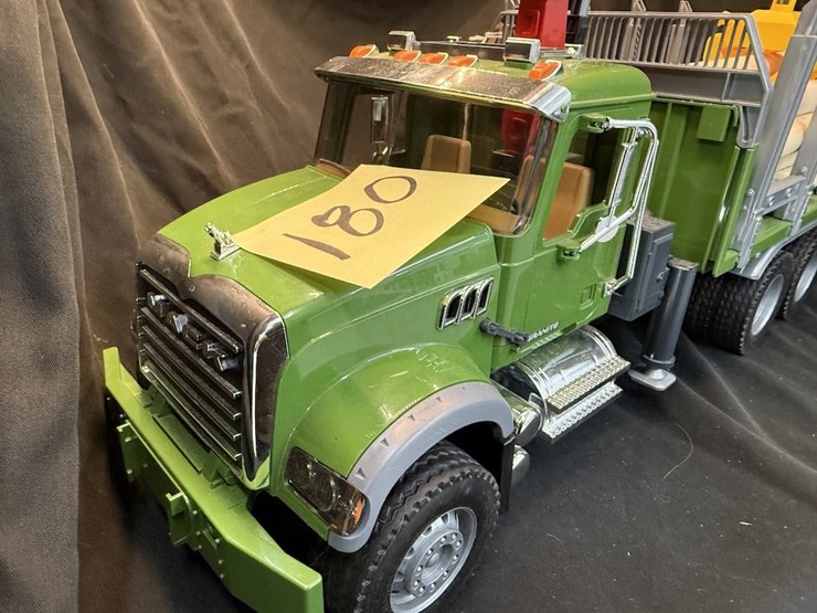 bruder-02824-mack-granite-timber-truck-image-3