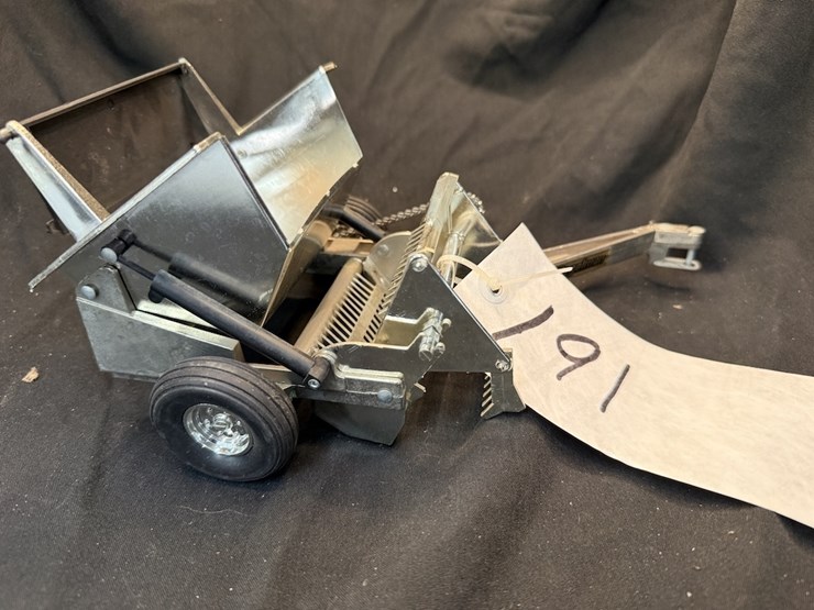 scale-models-degelman-rock-picker-(chrome)-image-3